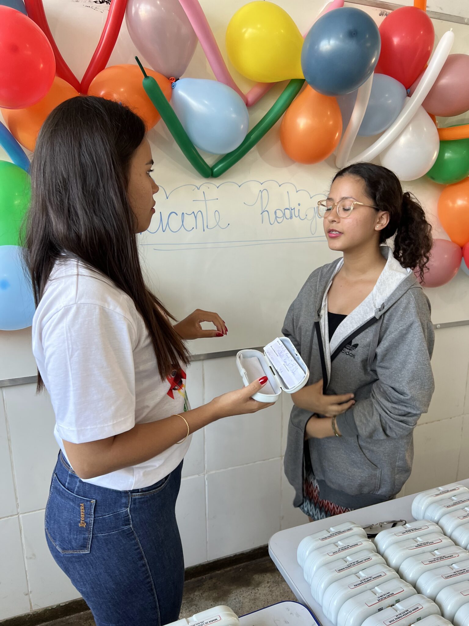 Instituto CEM em parceria o Projeto Visão do Futuro realiza entrega